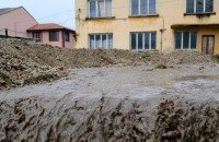 Пътят Енина – Крън остава затворен. Водното бедствие в селото отнесе мостове и път / Новини от Казанлък