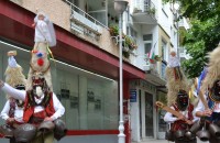 Кукери откриха Улица на занаятите 2016 в центъра на гр. Казанлък / Новини от Казанлък