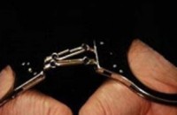 Щракнаха белезниците на мъж, който направил опит  да подкупи казанлъшки полицаи / Новини от Казанлък