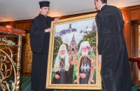 Подариха картини на Техни светейшества Кирил и Неофит / Новини от Казанлък