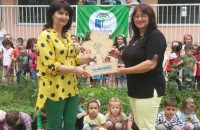 ДГ “Пчелица“ с отличие от програмата “Учим за гората“ / Новини от Казанлък