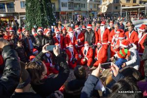 Мотористи в костюми на Дядо Коледа отново ще раздават подаръци на най-малките / Новини от Казанлък