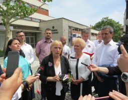 Казанлък към Елена Йончева: Спасете ни от корупцията, завладяла и нашата община / Новини от Казанлък