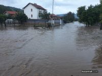 Реката в Средногорово преля. Наводнени са къщи, дворове и пътища / Новини от Казанлък