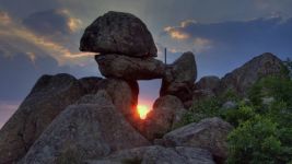 С тракийски ритуал ще посрещнат лятното слънце на Мегалита / Новини от Казанлък