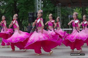 Танцови състави от Египет и Аржентина ще покорят сърцата ви с характерен фолклор за страните си / Новини от Казанлък