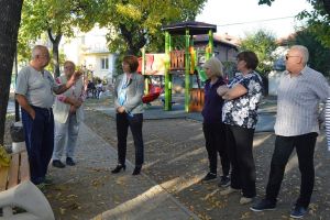 Кандидатът за кмет Галина Стоянова (№43) се срещна с жители на квартал „Бузлуджа” – „Северен район” / Новини от Казанлък