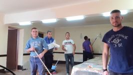 Кандидат-кметът от ГЕРБ ремонтира пенсионерския клуб в с.Розово / Новини от Казанлък