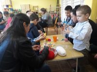 Малчугани от детска градина “Слънчице“ твориха в  “Работилничка за мартенички” / Новини от Казанлък