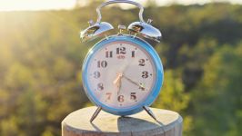 Тази нощ преминаваме към лятното часово време / Новини от Казанлък