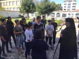 За имения си ден митрополит Киприан дари на сираци почивка на Черно море / Новини от Казанлък