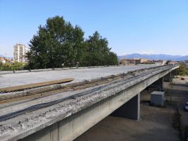 Подмяната на лагерите на надлез “Катекс“ е към своя край. Работата продължава по горната част  / Новини от Казанлък