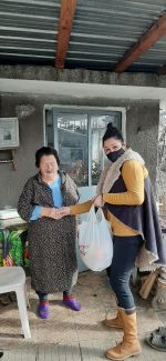 Кметство Енина и дарители отрупаха трапезите на 60 човека за новогодишната нощ / Новини от Казанлък