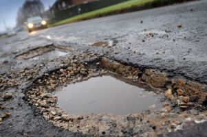 Обсъжда се създаване на електронна платформа за сигнали за дупки по пътищата / Новини от Казанлък