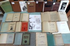 Библиотека “Искра“ реди изложба в чест на 135 години от рождението на Людмил Стоянов / Новини от Казанлък