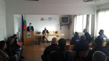 Министър Терзийски на работни срещи с полицаите в Казанлък, Мъглиж и Раднево / Новини от Казанлък