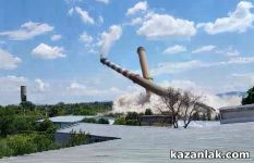 Събаряне на комините на бившия ТЕЦ - Видео от няколко гледни точки / Новини от Казанлък