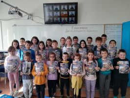 Без събитие, но с книжки изненада децата музей “Чудомир“  / Новини от Казанлък