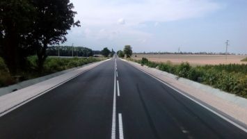 Внимание шофьори, чистят храстите край пътното платно към Ягода и Сливен / Новини от Казанлък