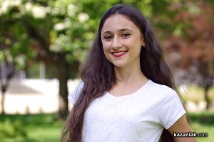 Елиа Тилева представя дебютната си стихосбирка “Незабравка“ в Музея на розата / Новини от Казанлък