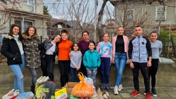 За поредна година млада казанлъчанка организира инициативата “Помогни в нужда“ / Новини от Казанлък