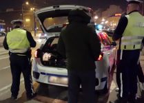 Задържаха бежанец, живеещ в Крън, подхвърлил 200 евро подкуп на полицаи / Новини от Казанлък