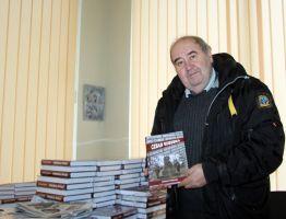 Журналистът Ваньо Стоилов представя втората си книга в Казанлък / Новини от Казанлък