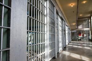 Осъдиха на седемнадесет години и шест месеца затвор 56-годишен мъж, убил друг в Казанлък след скандал  / Новини от Казанлък