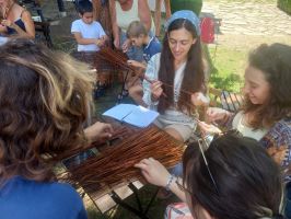 Започна обучението по “Кошничарство“ с майстор Станко Киров в Шипка  / Новини от Казанлък