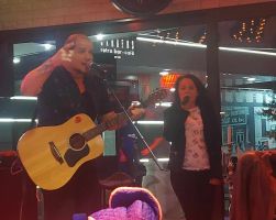 Синът на д-р Колев, №1 в бюлетината, подкрепи баща си с музика в надпреварата за кмет / Новини от Казанлък