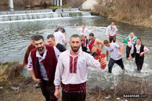 Живко Павлов спаси Богоявленския кръст в с. Розово  / Новини от Казанлък