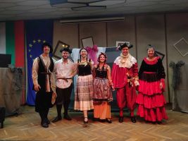 Актьорските таланти на ПГЛПТ с бляскаво представяне в „Етюди от класически пиеси“