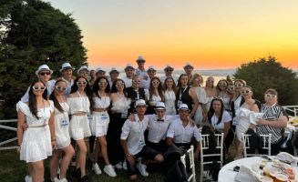 Впечатляващият ансамбъл “Детелини“ покоряват и фестивала “Буюкчекмедже“ / Новини от Казанлък