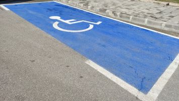 Нов раздел от Наредба №4 определя паркирането на хора в неравностойно положение в община Казанлък / Новини от Казанлък