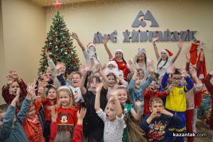 Децата на „М+С Хидравлик“ АД получиха подаръците си от Дядо Коледа / Новини от Казанлък