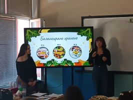 Клуб по интереси в ПГЛПТ представи здравословното хранене като начин на живот  / Новини от Казанлък