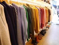 Откриха дрехи и обувки менте, при проверка на търговски обект в село Тулово / Новини от Казанлък