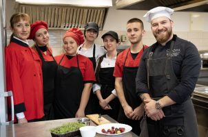 ПГЛПТ посрещна гости от Самоков и Пловдив в мобилност по НП „Иновации в действие“ / Новини от Казанлък