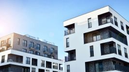 Управление на етажната собственост: кога е нужен професионален домоуправител и кога – адвокат / Новини от Казанлък