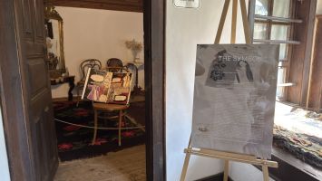 Историческият музей в Казанлък организира среща-разговор с Рафаела Рафаелова и Мариела Гемишева по повод инсталацията „Символът“ / Новини от Казанлък