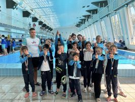 Състезателите на „АнтимСпорт“ с отлично представяне на плувния турнир „Берое“ / Спортни новини от Казанлък