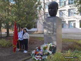 С поклон пред великия композитор, Казанлък отбеляза годишнината от рождението на Петко Стайнов / Новини от Казанлък