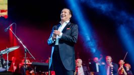 Васил Петров празнува 30 години на сцената в Казанлък на 16 декември / Новини от Казанлък