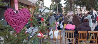 Коледен базар набира средства за ремонт на залата за борба в Овощник