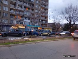 Верижна катастрофа с няколко автомобила затруднява движението в района на бензиностанция “Шел“ / Новини от Казанлък