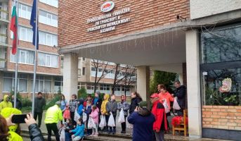 Никулденско бягане 2025 събра над 110 участници в ПГ по транспорт и транспортен мениджмънт гр. Казанлък / Новини от Казанлък
