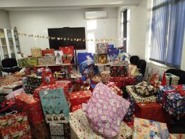 Акция „Дядо Коледа“ 2025 превърна мечтите на 242 деца в реалност