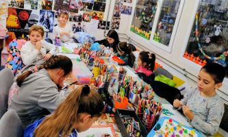 Светлинките жънат своя предколеден триумф с десетки награди за литература / Новини от Казанлък