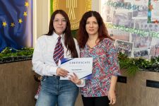 Възпитаничка на ПГЛПТ със сертификат от престижно международно езиково състезание / Новини от Казанлък