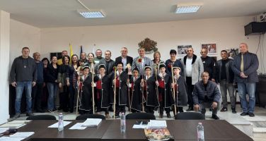 Гурковски деца с коледарски благослов за кмета и общинските съветници / Новини от Казанлък